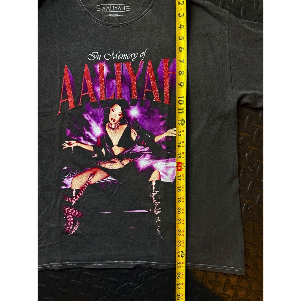 Aaliyah Tribute Graphic Tee Shirt Washed Black Red Glitter Accent Mens Medium - Picture 4 of 6